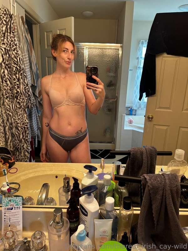 How’s my mom outfit for the day?