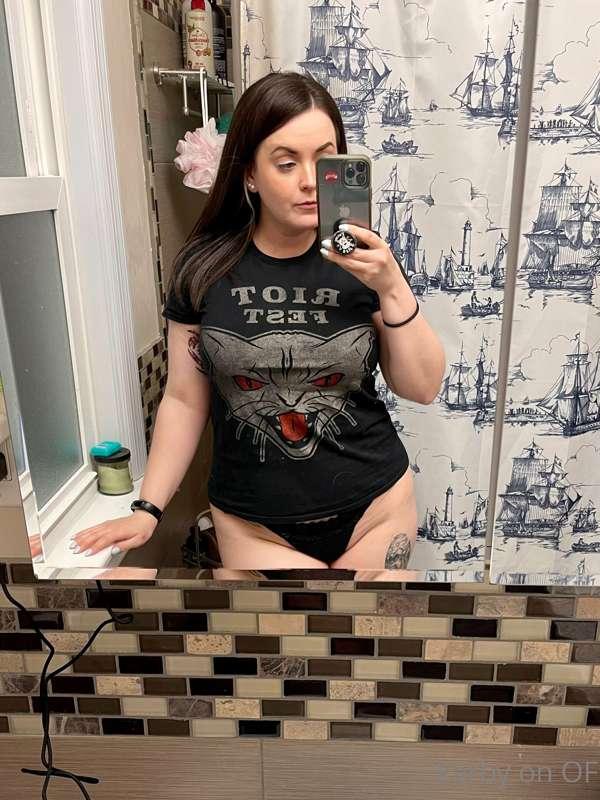 Hi 🖤
