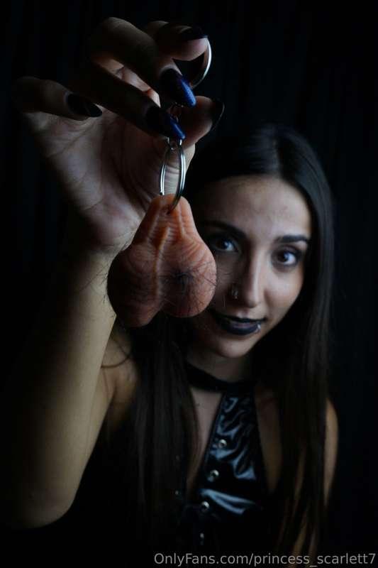 So disgustingly pathetic and extraordinary at the same time ..