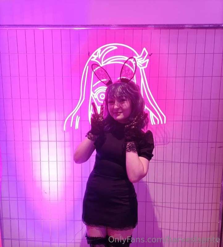 Would it be cool if I post cute dumb outfits/looks and cospl..