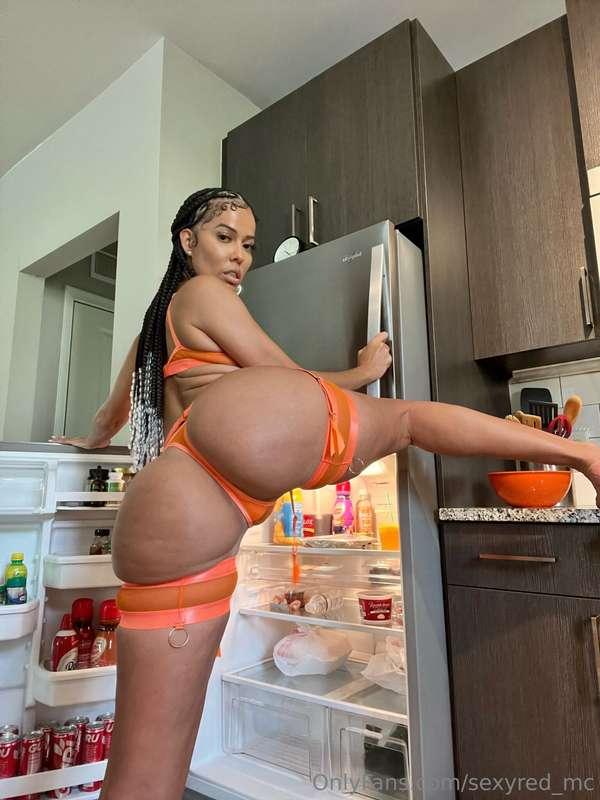 Hump Day! 🍑