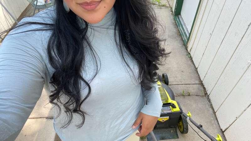 Mowed the lawn 😇 now I need someone to mow mine >.< (please ..