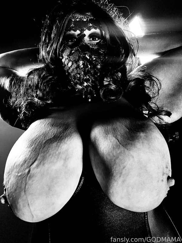 𝙃𝙔𝙋𝙉𝙊𝙏𝙄𝙕𝙄𝙉𝙂 𝙀𝙔𝙀𝙎 𝘿𝙊𝙉’𝙏 𝙇𝙄𝙀

#FYP #FAT #THICK #CHUBBY #BIGBOOBS #BIGTITS 
