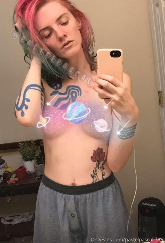 My tits look so cute in this pic 🤤

Only $3.50 for this and ..