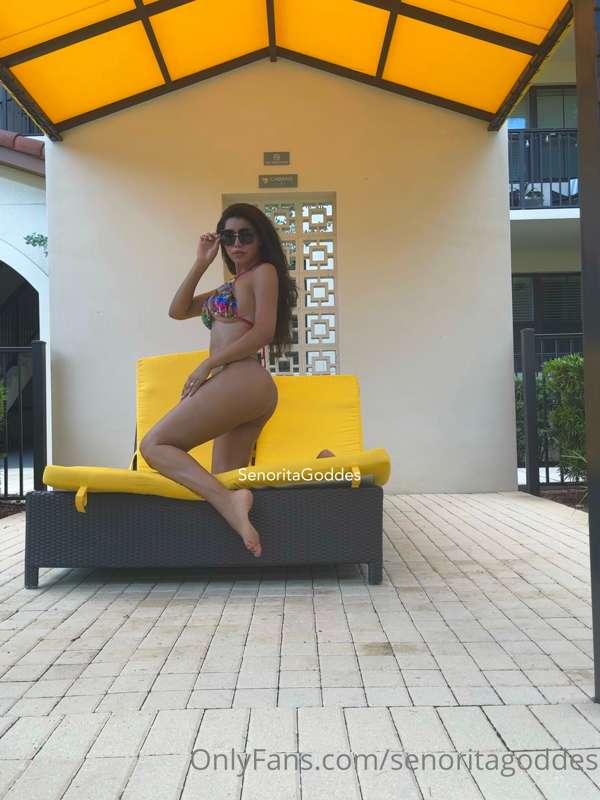 By the pool 🏊🏼‍♀️