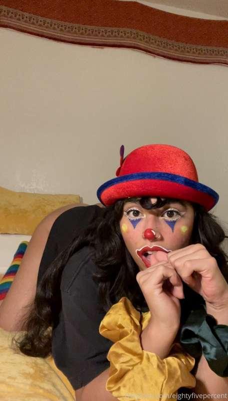 (I hope no one here has a clown fobia if so close ur eyes an..