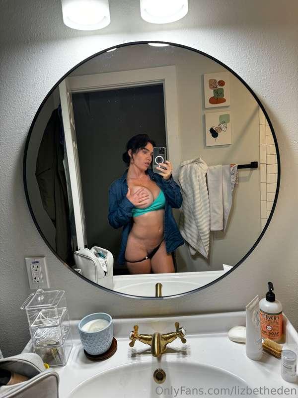 I just feel kinda sexy in this one… what do yall think?