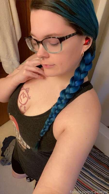 Getting back to the grind. Period has been rough. Hopefully I’ll be home soon to be able to get cardio back in and also get back to a hard diet. #selfies #hucow #lactation #lactating #hugetits #bigtits #naturaltits 