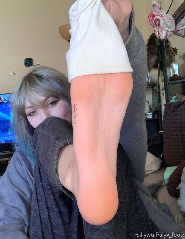 feet posts? tip if you’d like more of those :3