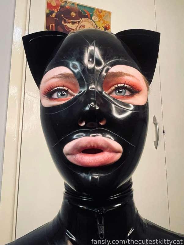 I love my latex hood 🖤🖤🖤