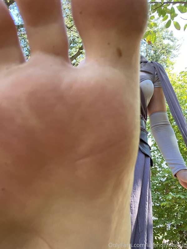 ⚠️🦶🏻 Foot Fetish 🦶🏻⚠️
Let Rey walk all over you - Part 1 - #..