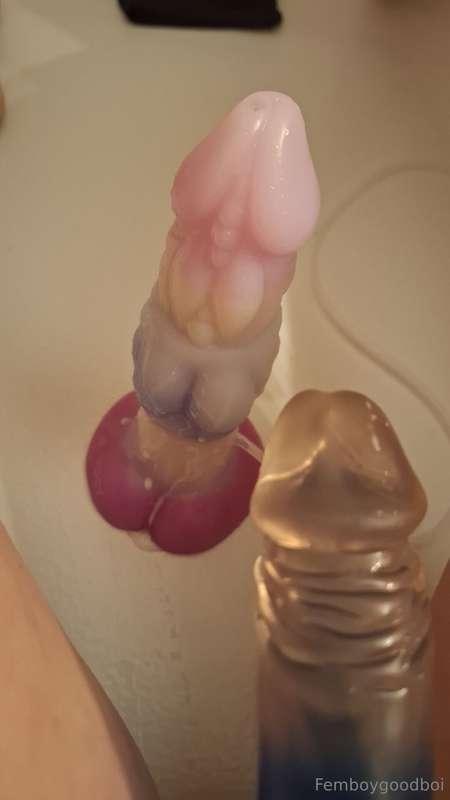 Watch this tboy ride dick while wearing a strap. My boypussy..