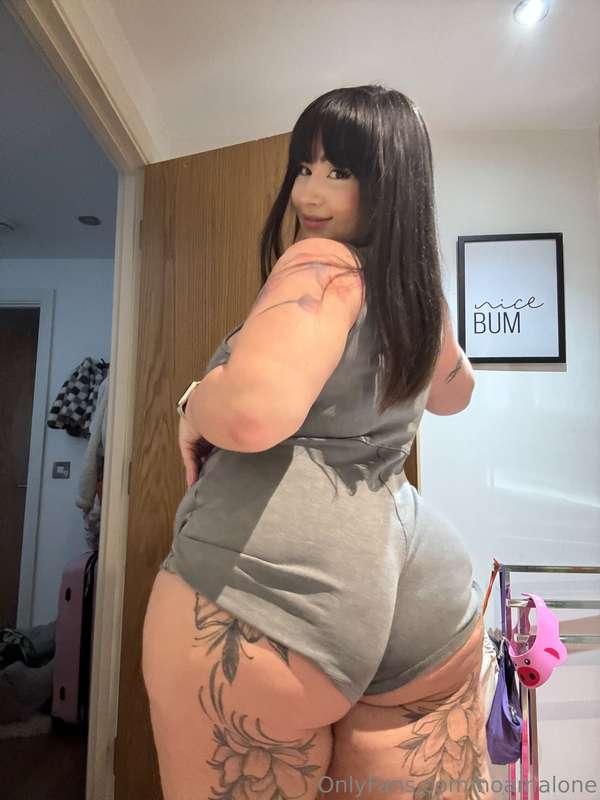 Nice bum? Do you agree? 🍑 