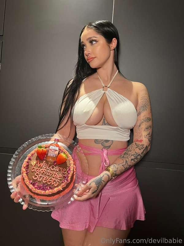 which cake do u want first? 