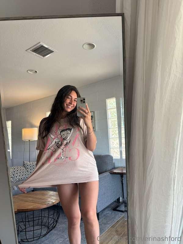 Swipe to undress mama 😩