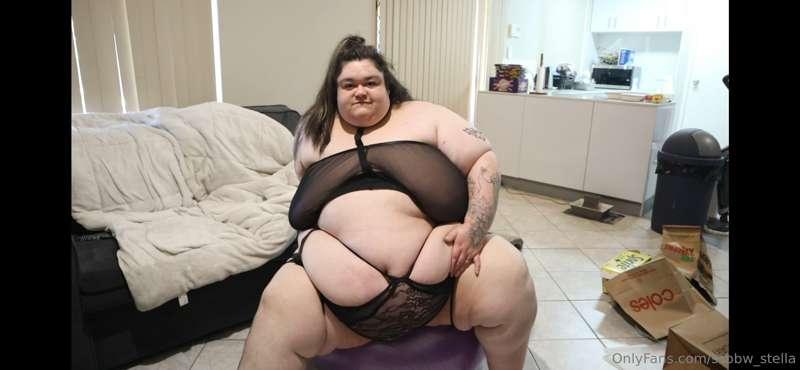 My fat tits and belly nearly broke my lingerie just from bou..