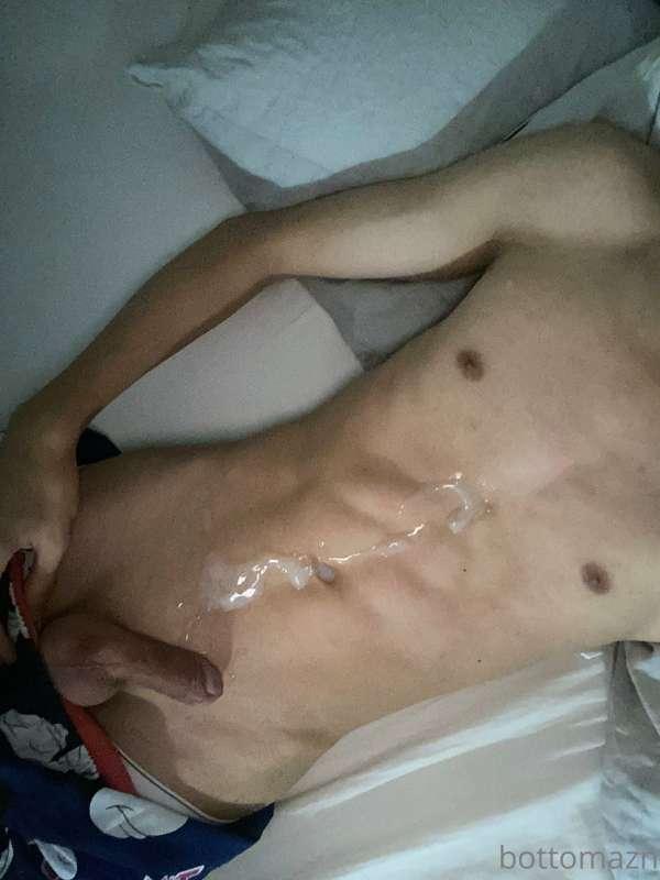 who wants to lick up my twinky load ? 😛