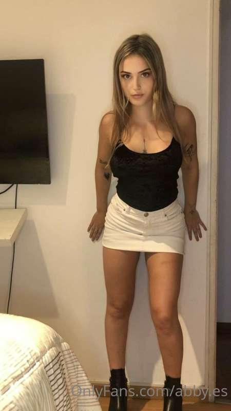 Bbe...press me againts the wall...let's have some dirty fuck..