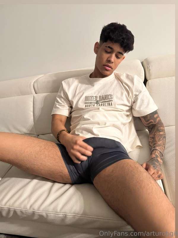 Come sit on this big dick🐎
