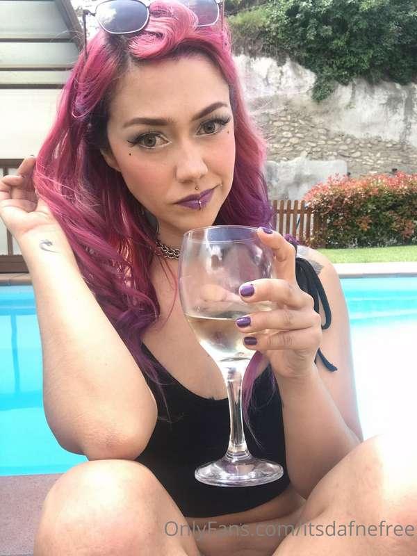 Wine and strawberries 🍓💦 Exclusive video only available 3 da..