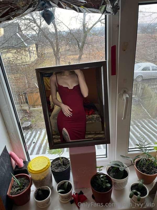 don’t pay too much attention to the plants on the windowsill..