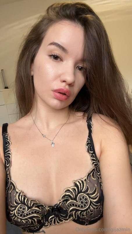 💦🥵💦 this pretty girl is always horny and knows how to make y..