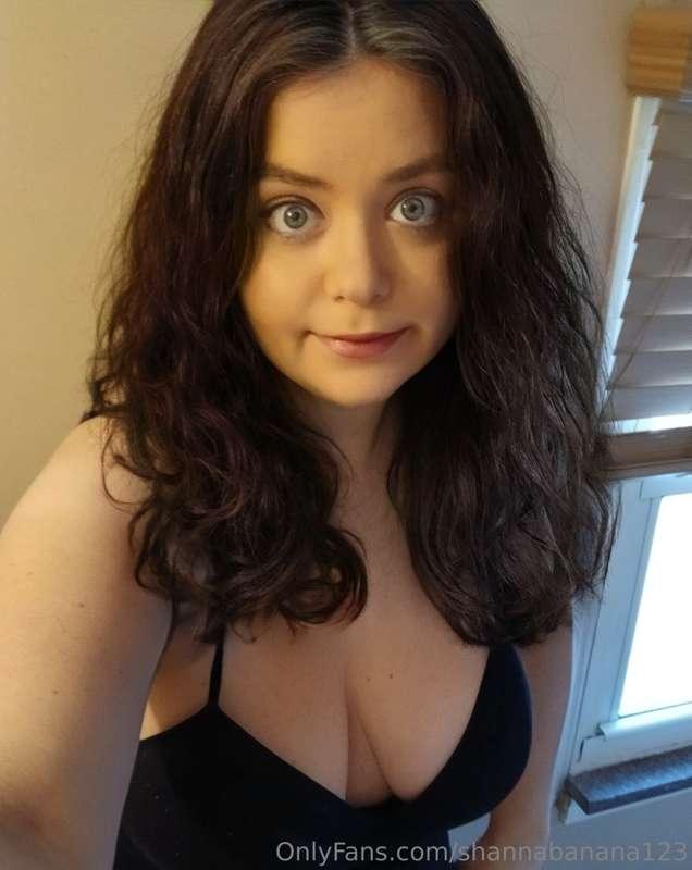 6 new pictures of me in black sleeveless shirt