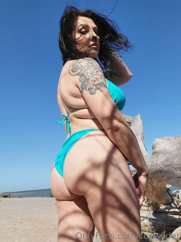Let's get cheeky on the beach 😊

💋 For discounted PPV, uncen..