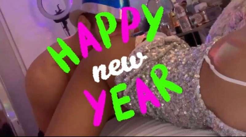 New Years Eating Me Out + BJ

Here's a little treat for you ..