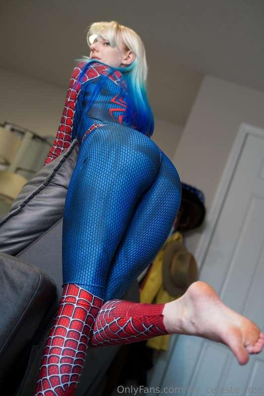 Let me press this ass against your face😭