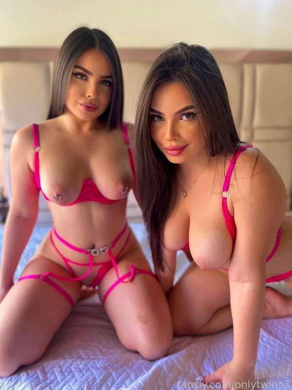 onlytwins3 image #0