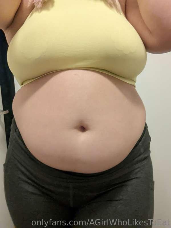 Time to let this belly hannnnggg out at the clubbb