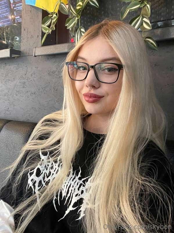 Does my sparkle burn your eyes?😘