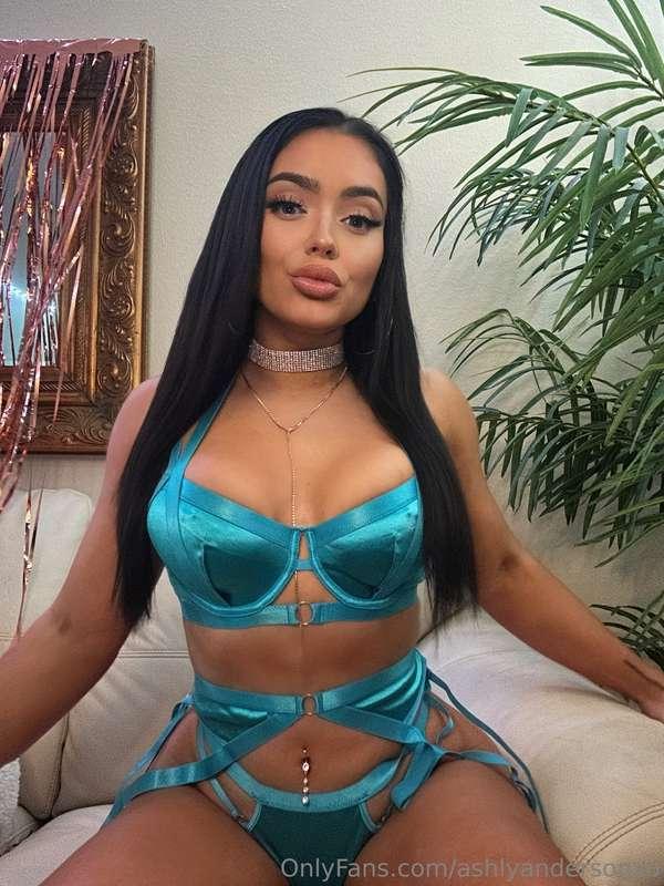 Do you like my hair down?🤗