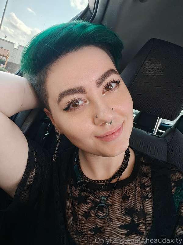 Return of the green hair! 😍 Just got my roots bleached and r..