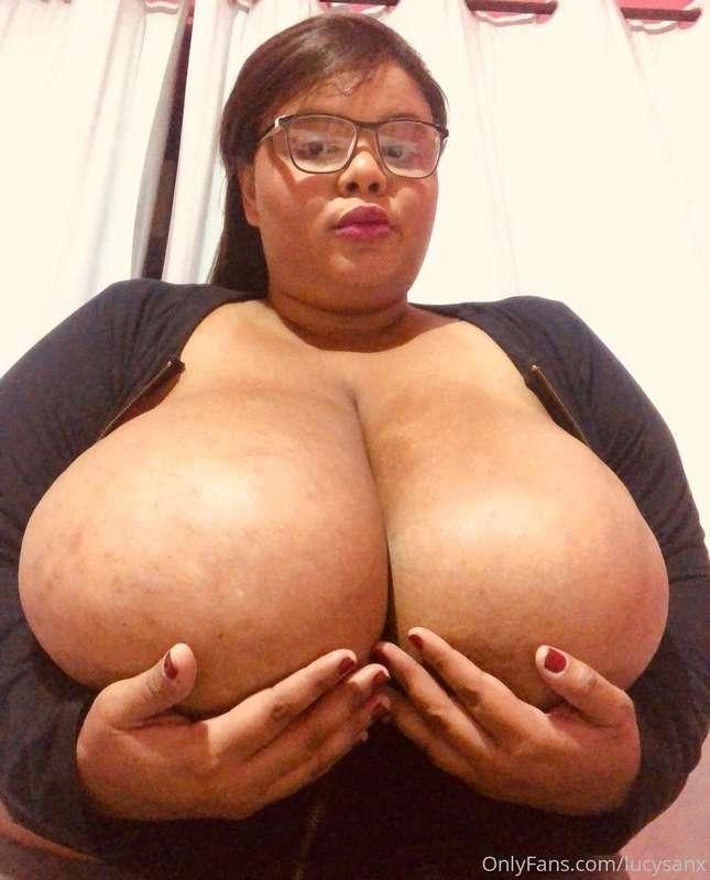 POOR JACKET 😋🤪 LOVE SHOWING  THEM SLOWLY AND NICE  , AND GIV..