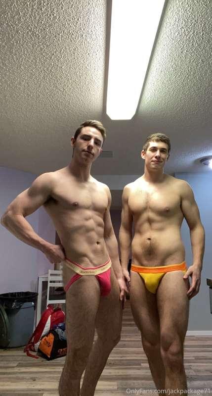https://onlyfans.com/icecoldx And me taking some pics, he’s ..