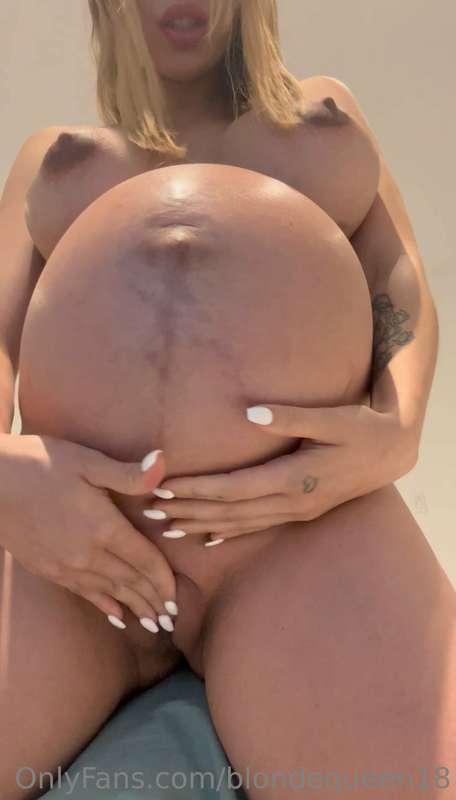 Do you wanna eat mommy’s pussy? 👅