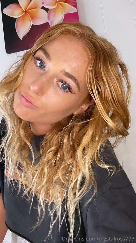 🧝🏼‍♀️🐬