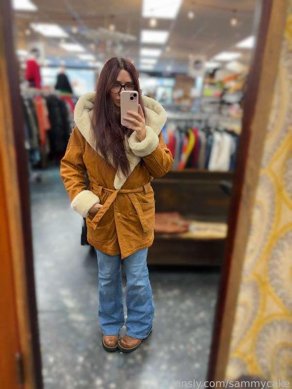 I found a gem at the thrift store the other day! 

Went into my favorite local thrift store to honestly shop for someone else. However when I came across this beauty of a jacket I had to try her on and I fell in love 😍 anyways I just thought I’d share. It made me really happy 😆 

#brunette #cute #clothed 