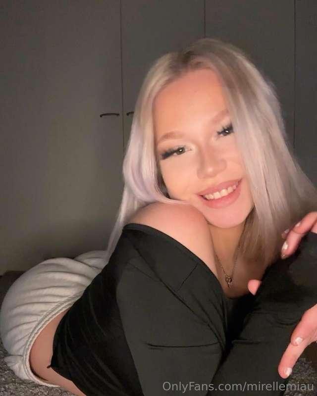Moi!❤️ huomenna ois aikaa kuvailla custom juttuja, laita vie..