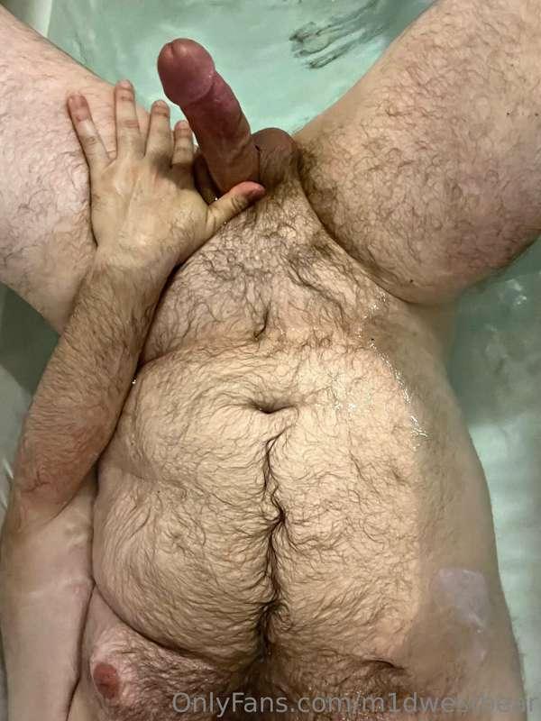 Monday morning bath.  Have a good one!!!