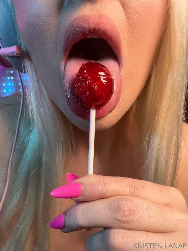 just filmed something juicy 🍭 and also I’ll be live later he..