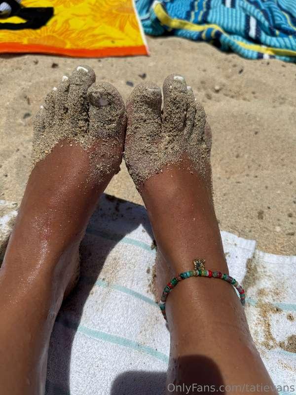 Sandy toes 🏝️