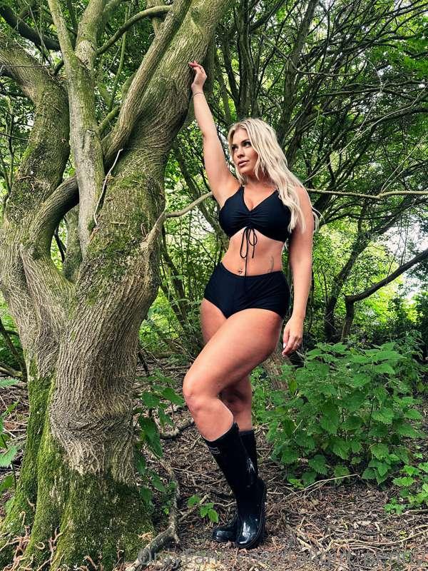 Comment with some places you’d like me to make content? 😈