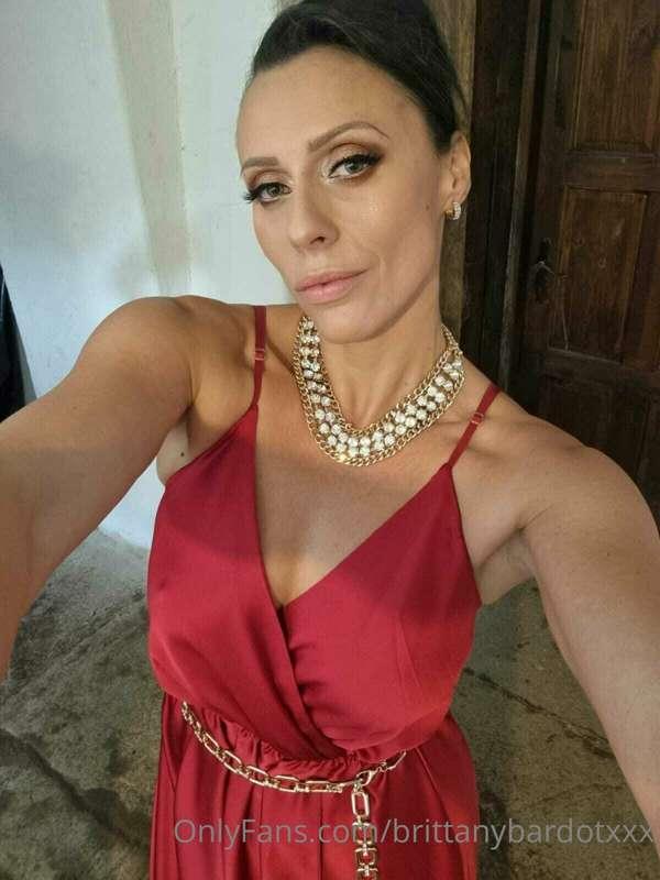 The beautiful woman in RED❤️💋