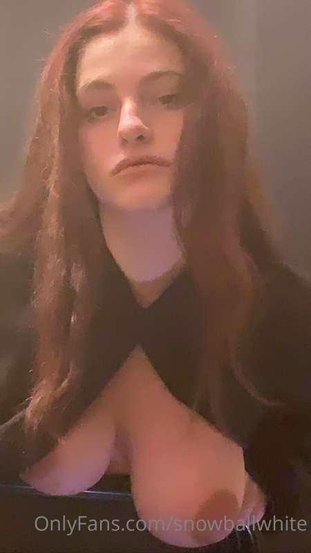 Want my titties fucked 🤤 & cum down my throat 👅