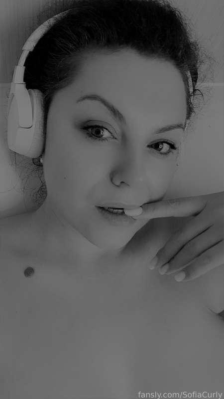 sofiacurly image #0
