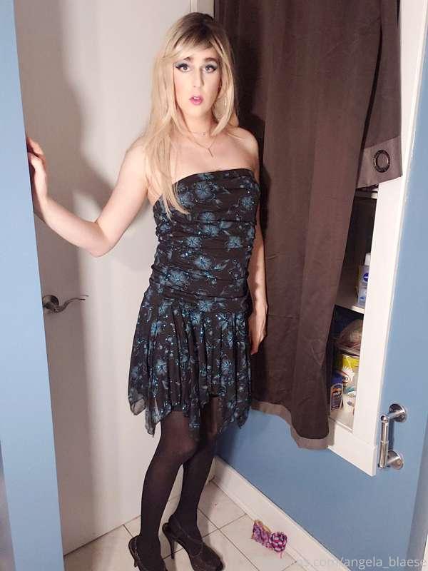 Do i look cute in this dress hehe with my pretty pink cage h..