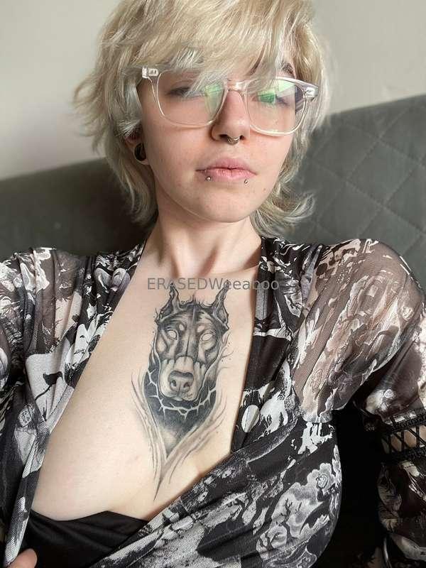 I love teasing you with my tits🖤